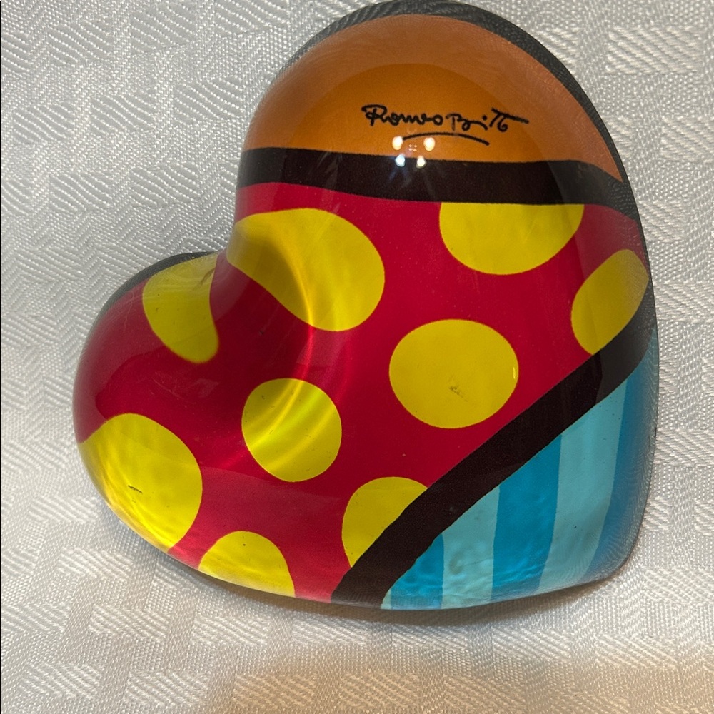 Romero Britto Glass Heart Paperweight-Fun Design - Picture 2 of 7